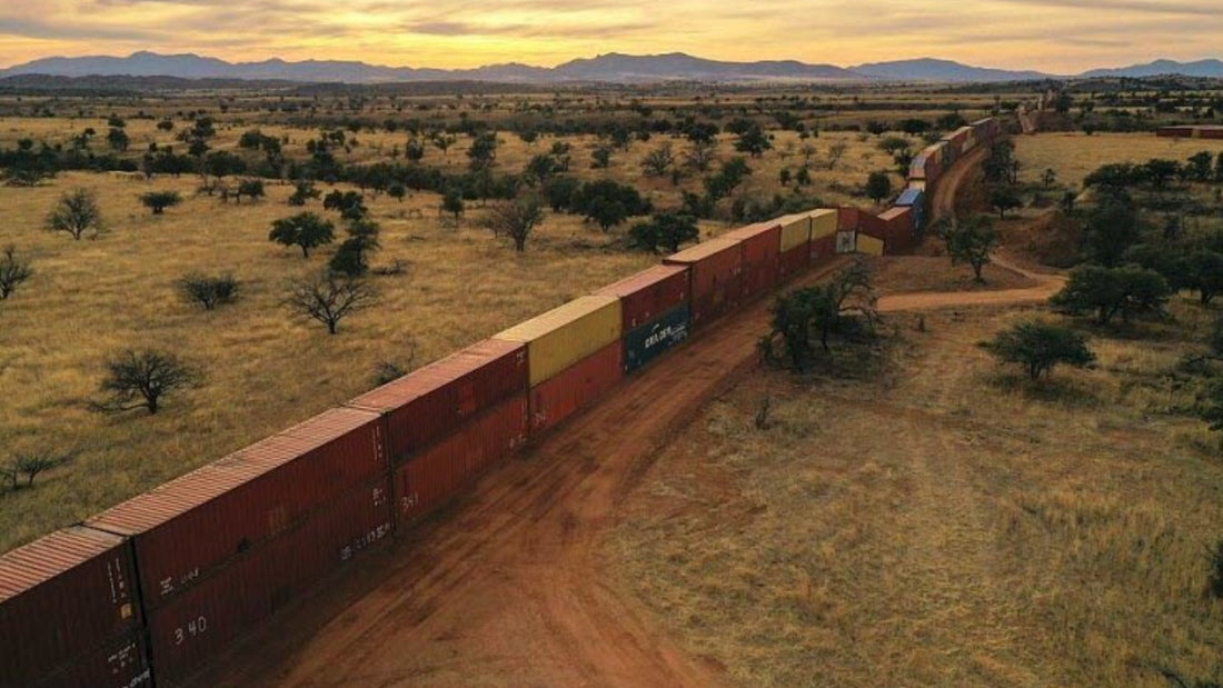 En Arizona se está desmantelando el muro de contenedores de la frontera con México