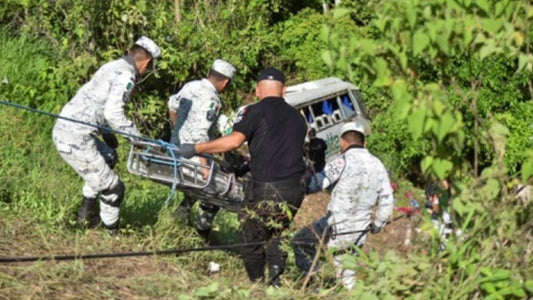 México: al menos 15 muertos, entre ellos migrantes, en un accidente de autobús