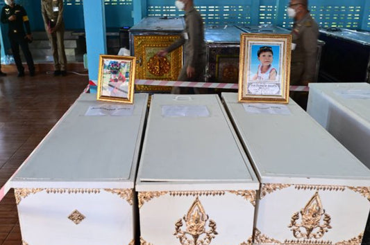 Masacre en Tailandia: comienzan 3 días de funerales, el Rey comparte el dolor de las familias
