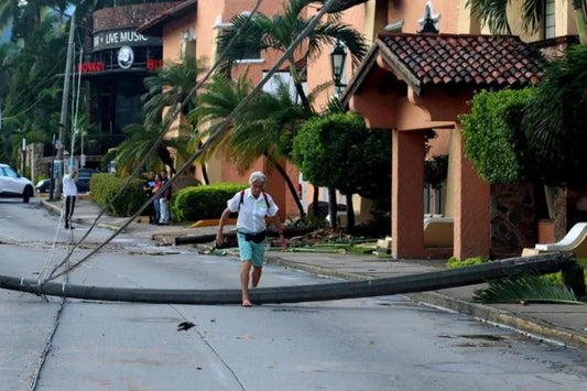 El potente huracán Lidia causa dos muertos en el oeste de México