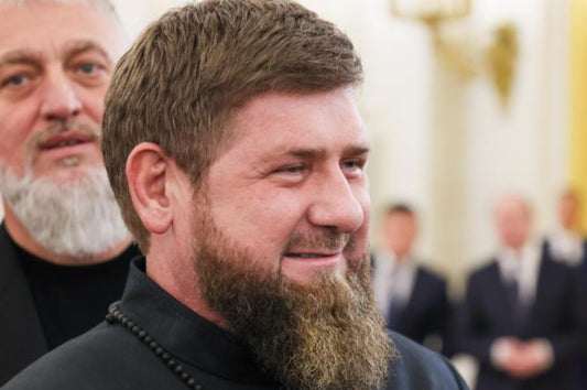 El líder checheno Kadyrov dice que envía a tres hijos adolescentes al frente en Ucrania