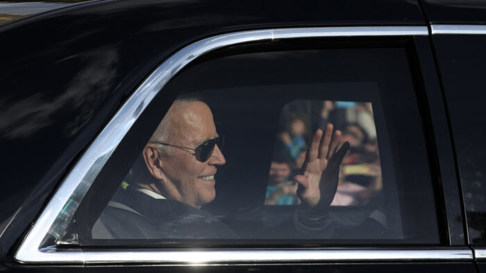 Los líderes mundiales deben ir en autobús al funeral... excepto Joe Biden: puede ir en su limusina blindada La Bestia